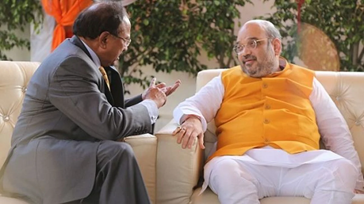 काश्मीरमधील परिस्थिती हाताबाहेर? अजित दोवाल तातडीनं अमित शहांच्या भेटीला