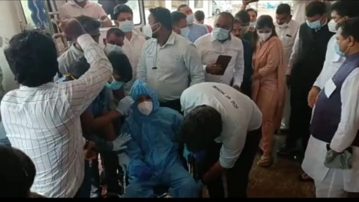 जगताप म्हणाले, ``तिकिट पिंपरी-चिंचवडला आहे, त्यामुळे मतदानाला गेलेच पाहिजे!``