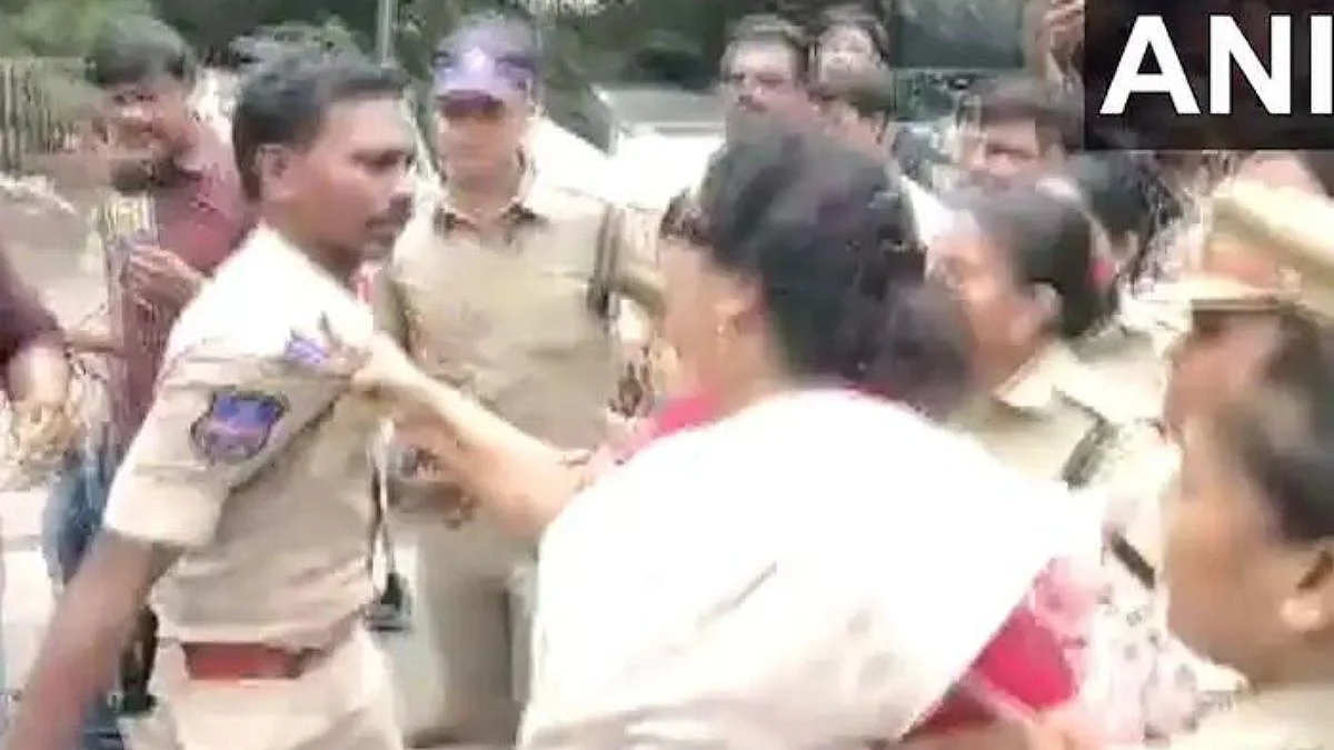 काँग्रेस नेत्या रेणुका चौधरींनी पकडली पोलिसाची कॉलर ; व्हिडिओ व्हायरल