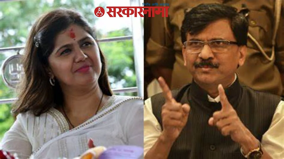 मुंडे, महाजनांना राजकारणातून संपविण्यासाठी कोणीतरी पडद्यामागून प्रयत्न करतयं !
