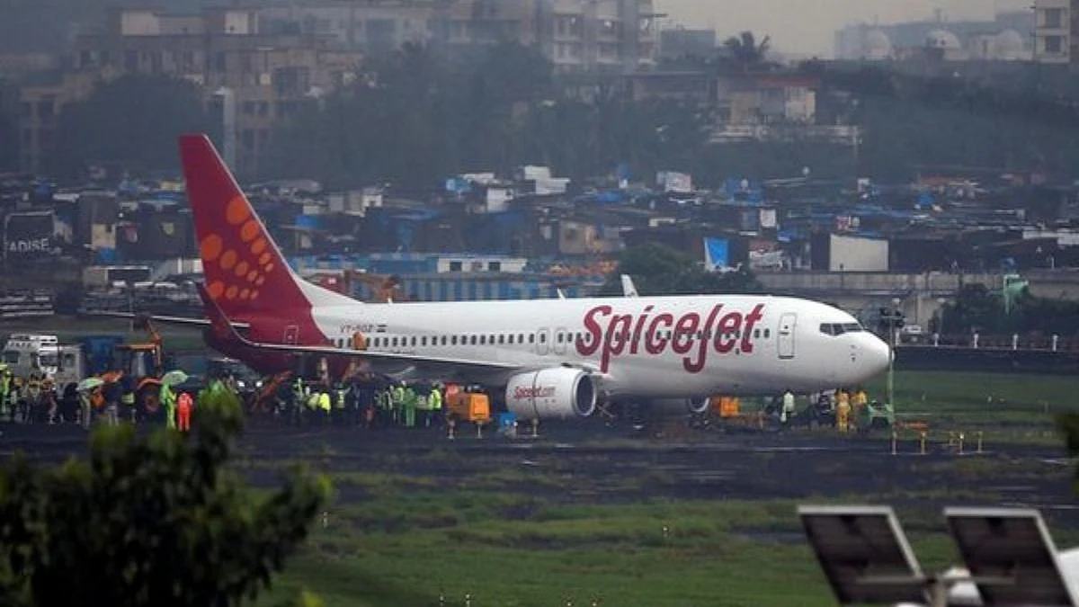 मोठी बातमी : दिल्लीला जाणाऱ्या विमानाचे हवेतच इंजिन बंद पडले अन् आगही लागली!