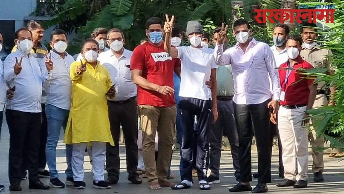 ‘लक्ष्मणभाऊ, प्रकृती महत्वाची; तुम्ही विश्रांती घ्या’ म्हणणाऱ्या फडणवीसांना जगताप म्हणाले ‘मी येणारच’