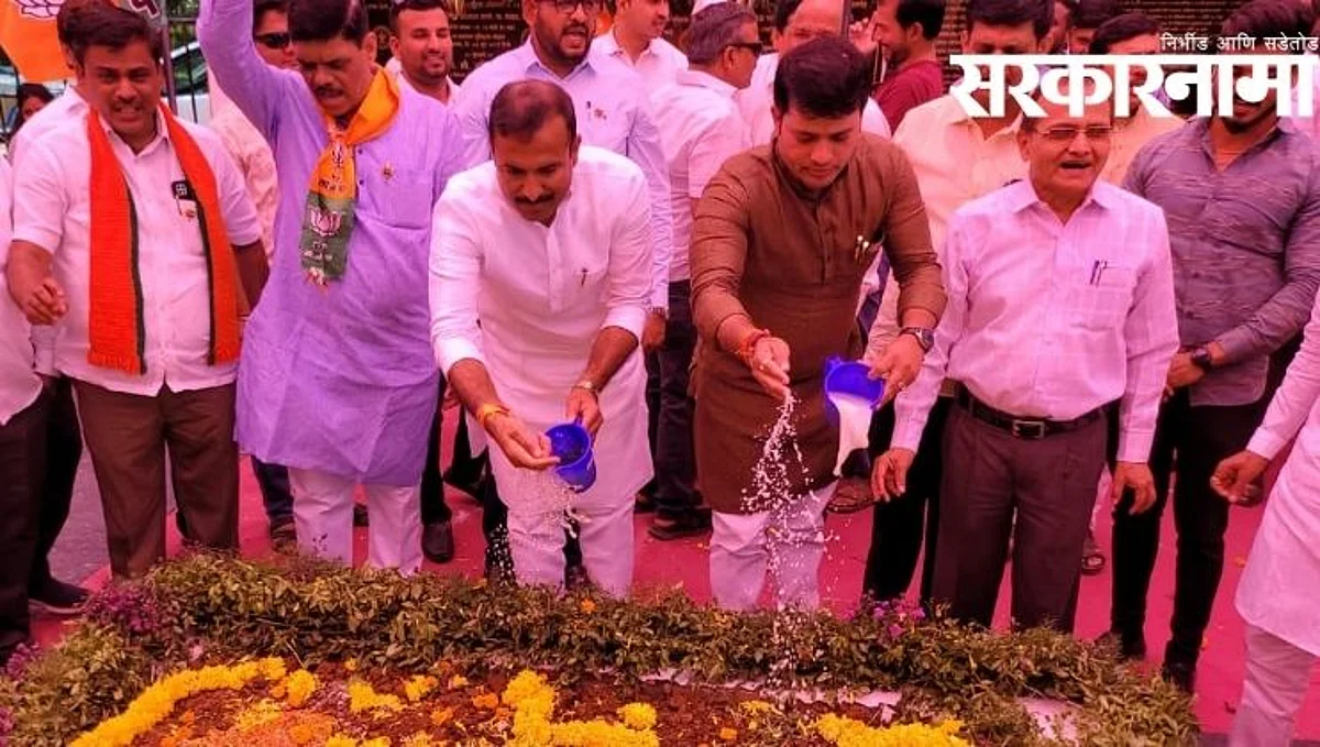 राष्ट्रवादीने भुमीपूजन केलेल्या जागेचे भाजपने गोमूत्र शिंपडून शुद्धीकरण केले