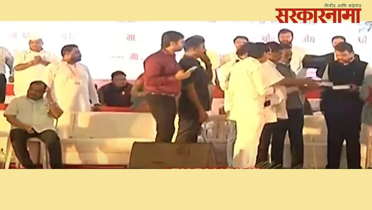 Eknath Khadse, Devendra Fadnavis, Girish Mahajan Latest News