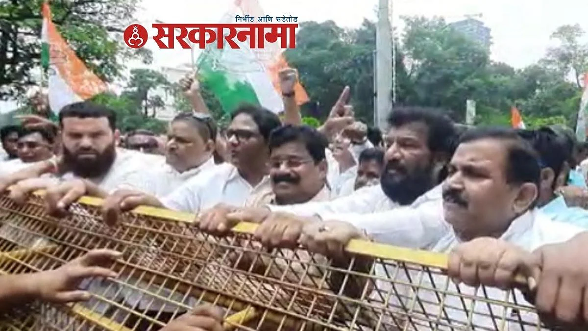 MLA Vikas Thakre in Congress Agitation