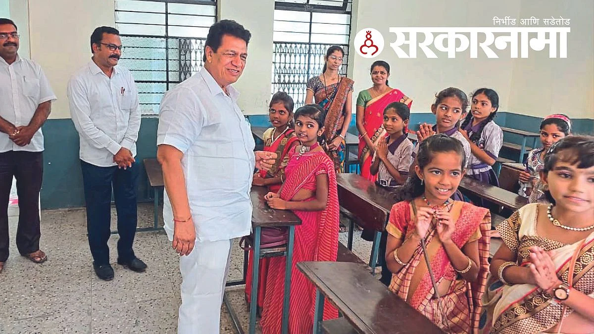 MLC Dr. Sudhir Tambe at Bhagirth School