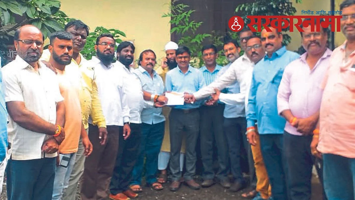 Shivsena leaders At MSEDC Manmad Office