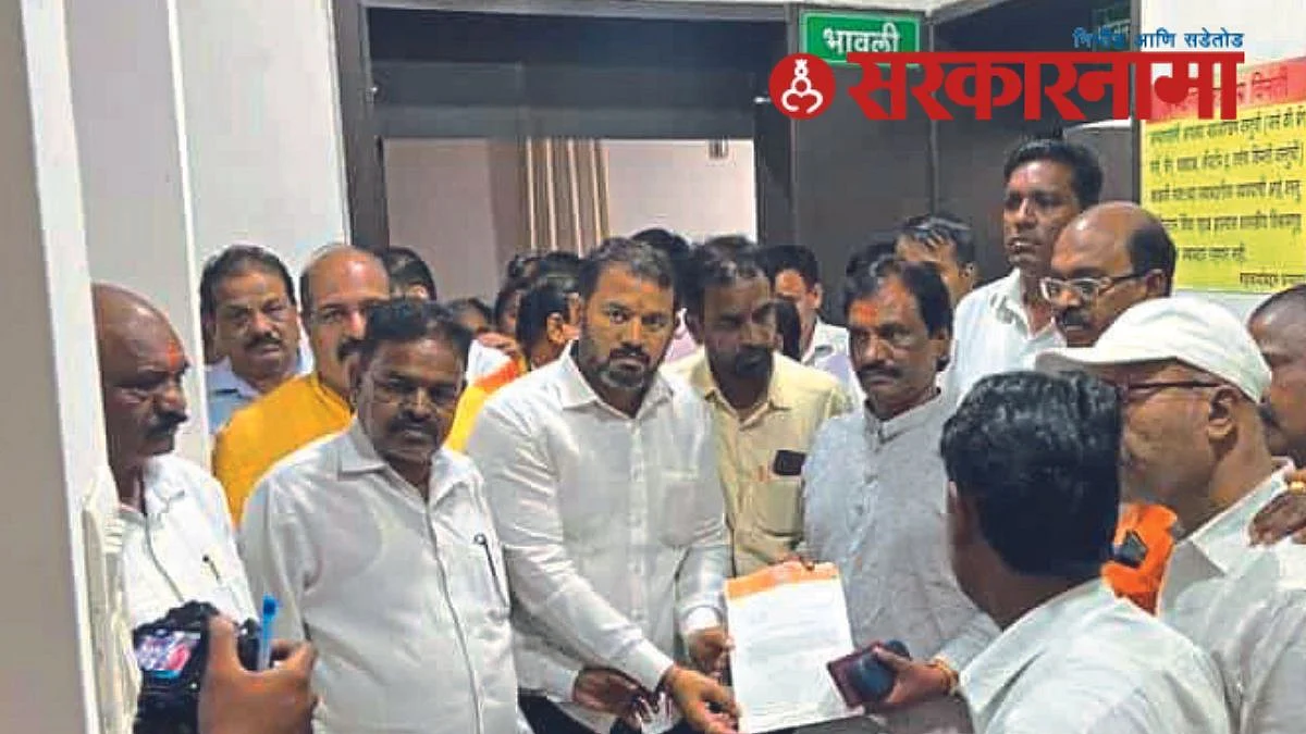 Ambadas Danve with Shivsena workers