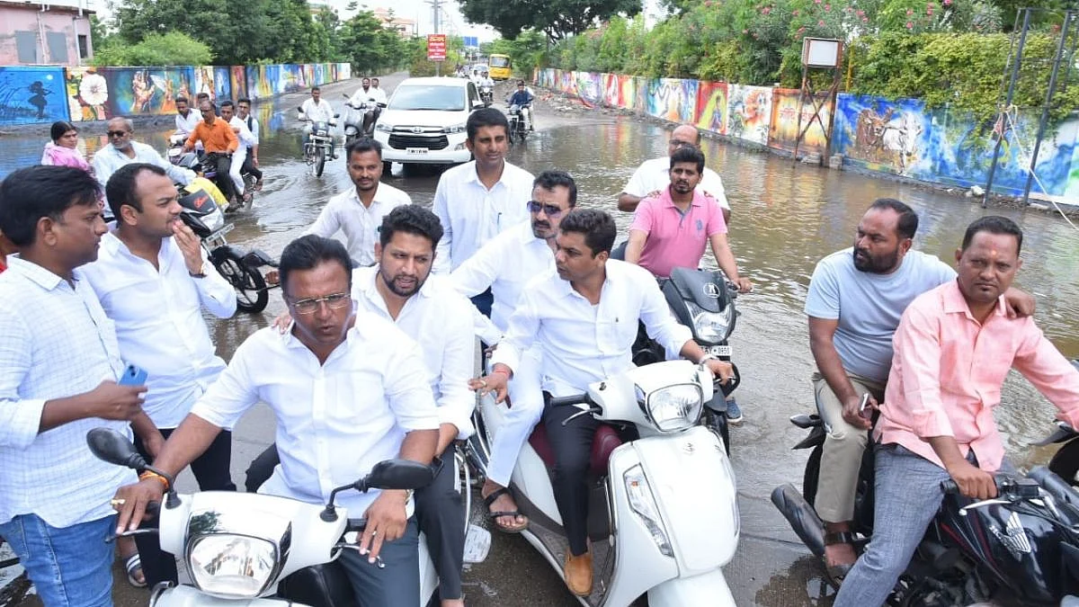 MP Vikhe inspected the flood in Shirdi