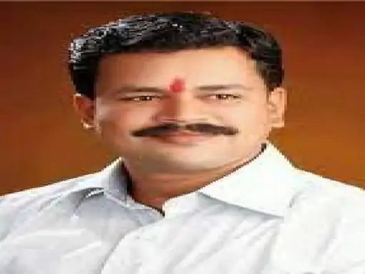 शिवसैनिकांची 'बीड ते माताेश्री' पायी निष्ठा यात्रा : उद्धव ठाकरेंना समर्थन!