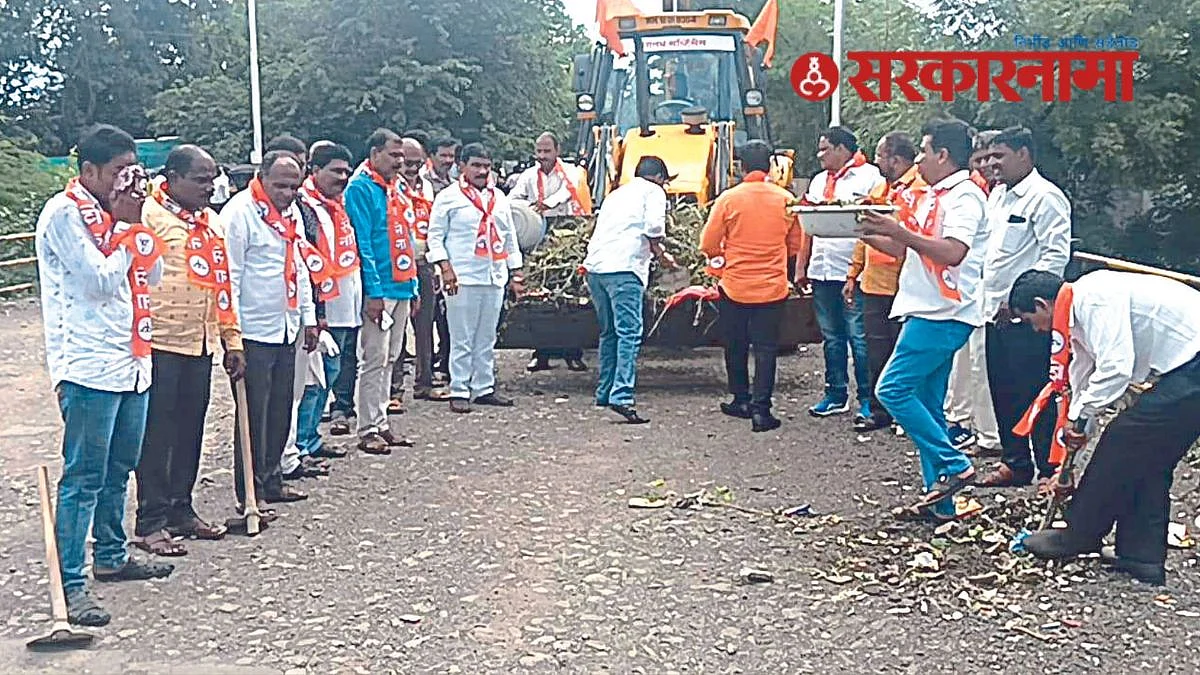 Shivsena workers in hire hospital.