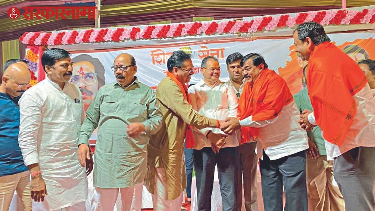 Babanrao Gholap with Sudhakar Badgujar & Leaders.