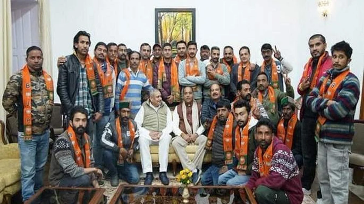 Himachal Pradesh : निवडणुकीपूर्वीच काँग्रेसला मोठा झटका ; नेत्यांचा भाजपमध्ये प्रवेश!