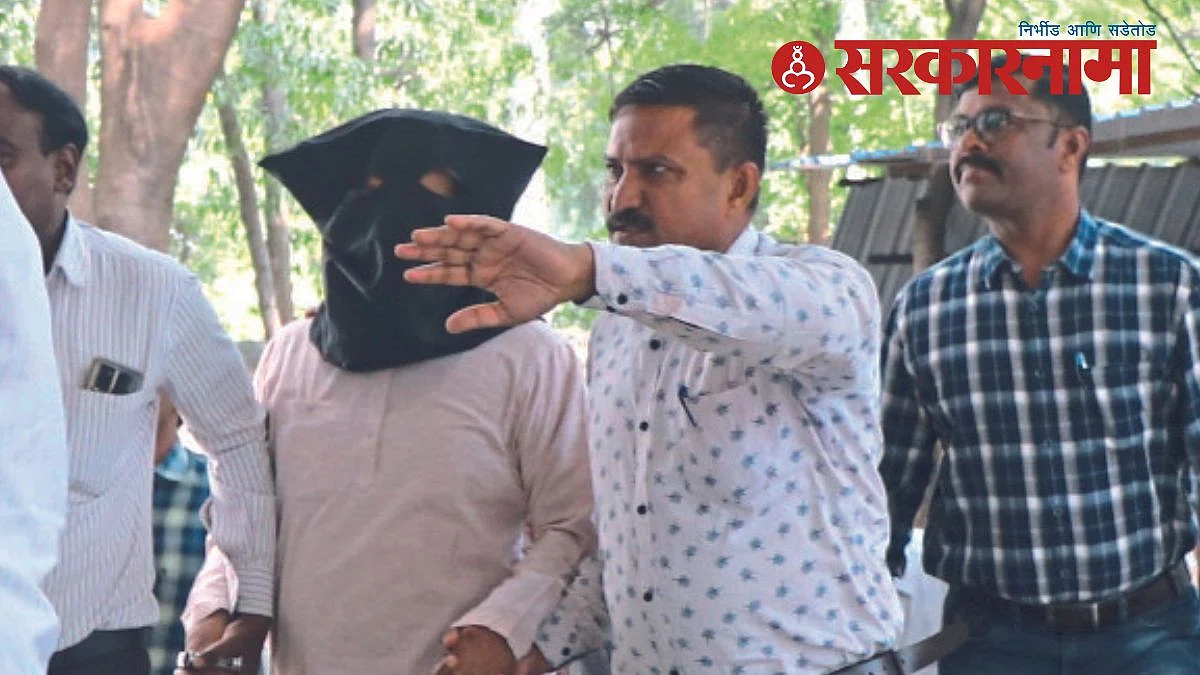 Maulana Irfan with Police