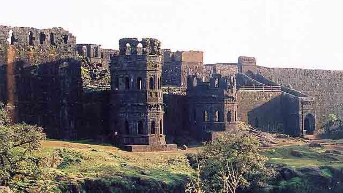 Raigad encroachment