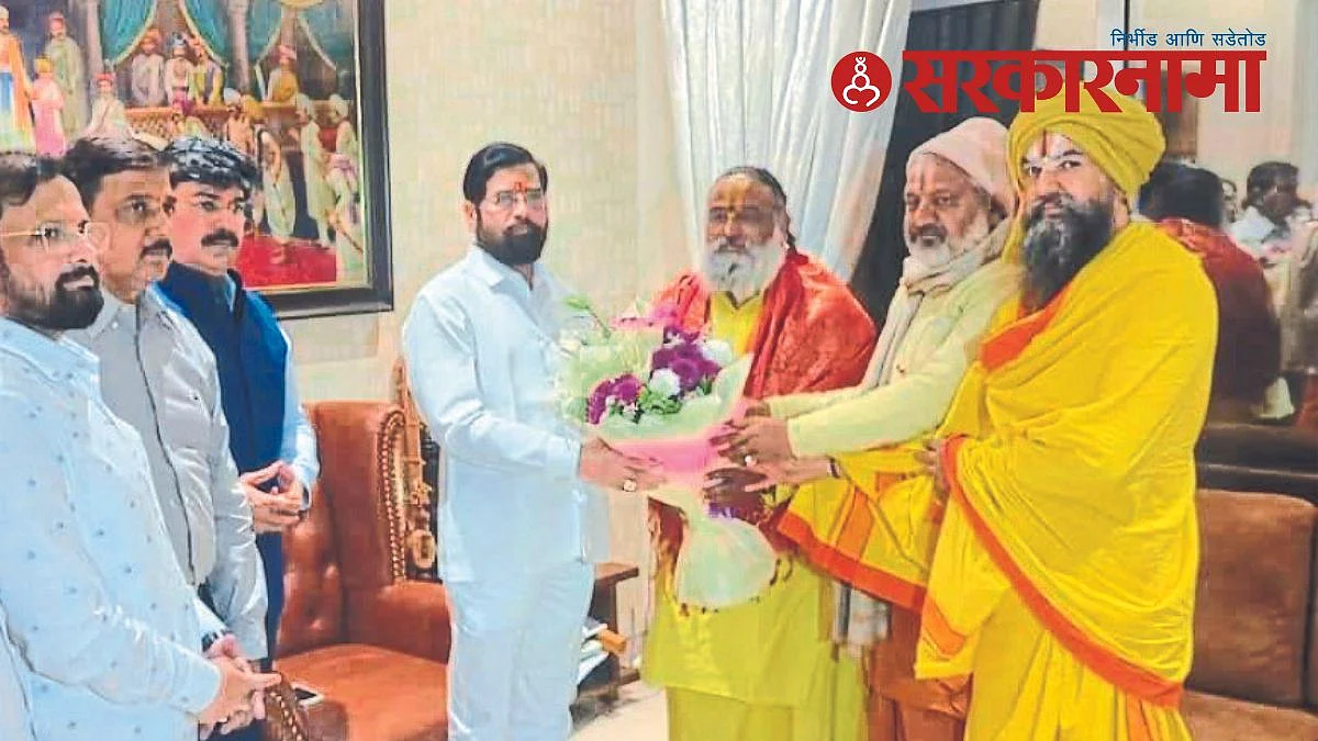 CM Eknath Shinde with Ayodhya saints