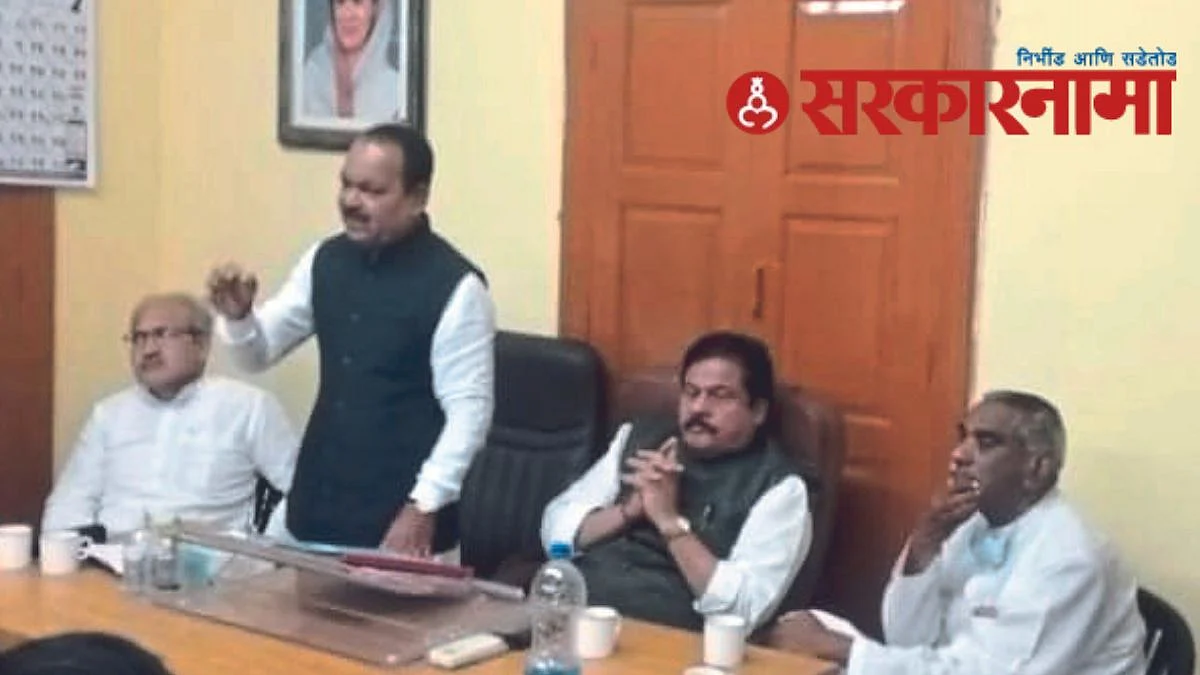 Vinayak Deshmukh In congress meeting