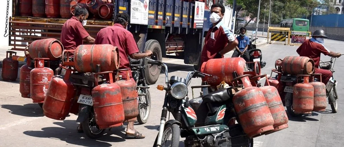 वाढता वाढता वाढे..चालू वर्षात एलपीजी सिंलिंडर तब्बल 165 रुपयांनी महागला