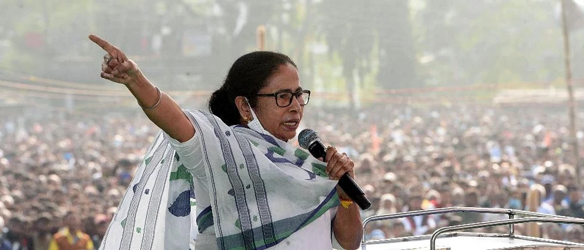 भाजपनं ममतांना आणलं अडचणीत; उमेदवारी अर्जात माहिती लपवल्याची तक्रार