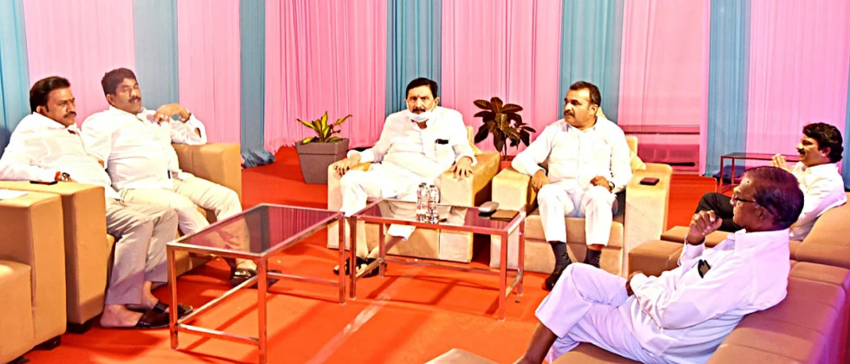 राष्ट्रवादीच्या नेत्यांची किवळमध्ये खलबते; जिल्हा बँकेत सर्वपक्षिय उमेदवारांचा विचार