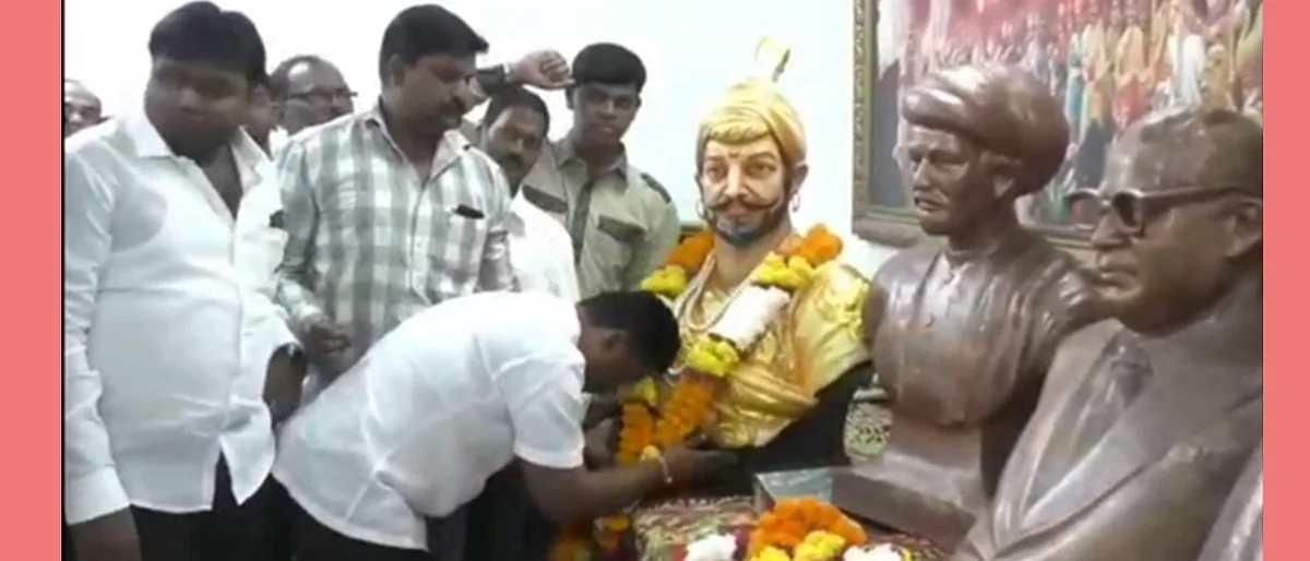 महाराजांसमोर श्रीपाद छिंदम झाला नतमस्तक.....