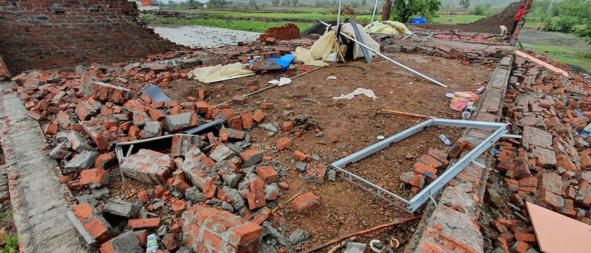 खेडमध्ये निसर्ग वादळाने घेतला मायलेकाचा बळी
