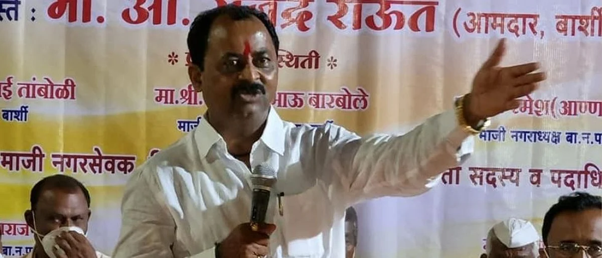 आमदाराने 25 जणांत आरती केली आणि पोलिस निरीक्षकाची स्वारी आली : बार्शीत खडाजंगी पेटली