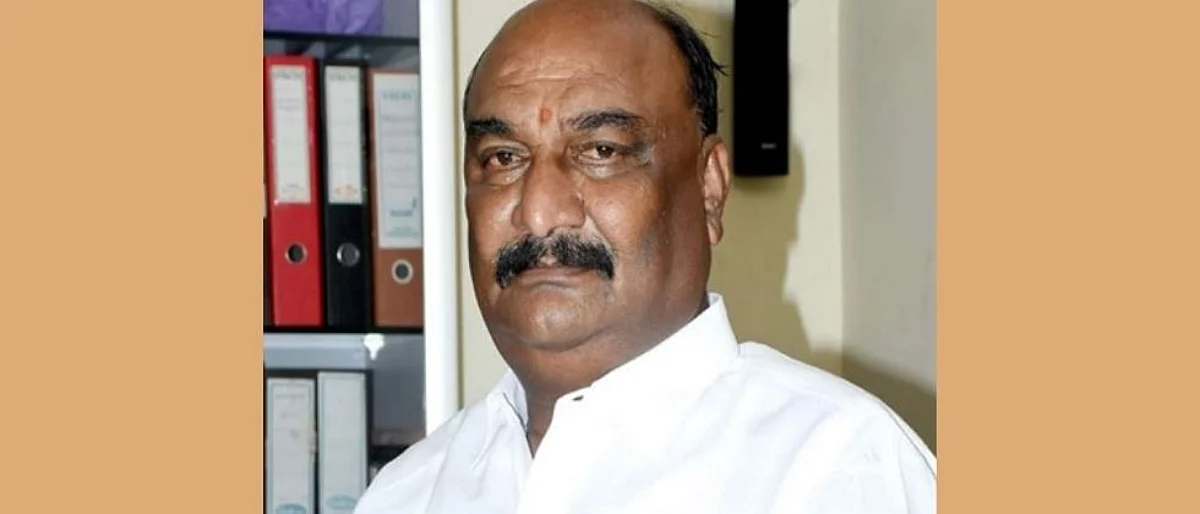 शिवसेना पदाधिकारी फक्त पैसे कमविण्याच्या नादात; मंत्री घुमरेंसमोर पक्षांतर्गत खदखद