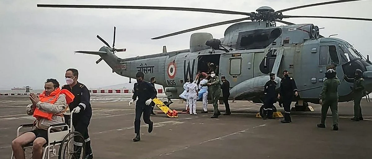 सागरी दुर्घटना : 22 मृतदेह सापडले तर अद्याप 65 जण बेपत्ता; नौदलाकडून बचावकार्य सुरूच