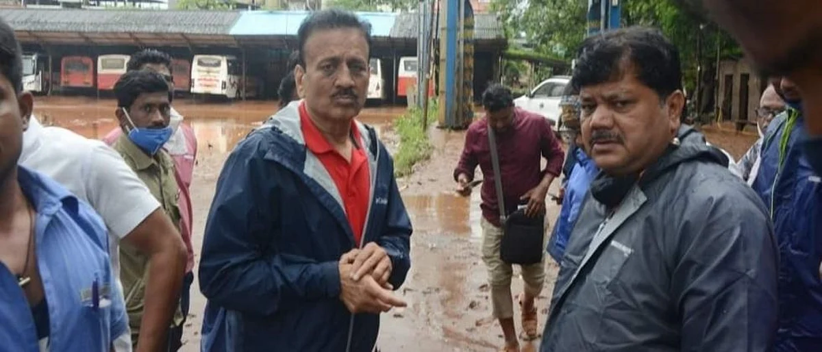 पूरग्रस्तांच्या मदतीसाठी गिरीश महाजन थेट उतरले कोकणात