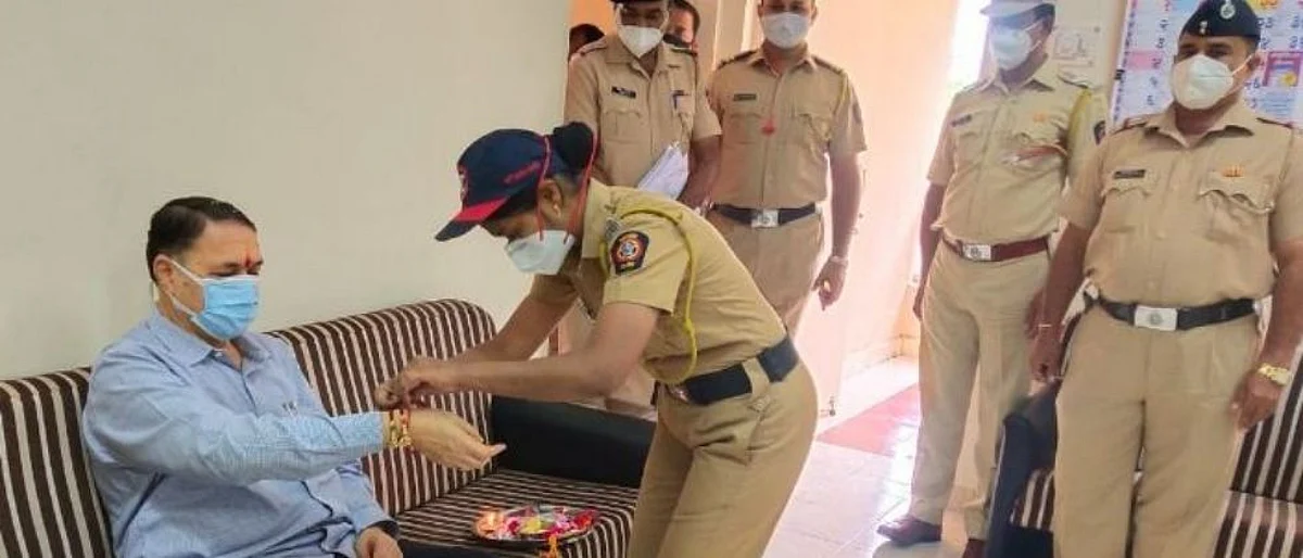 गृहमंत्री दिलीप वळसे पाटलांचं रक्षाबंधन पोलिसांसोबत!