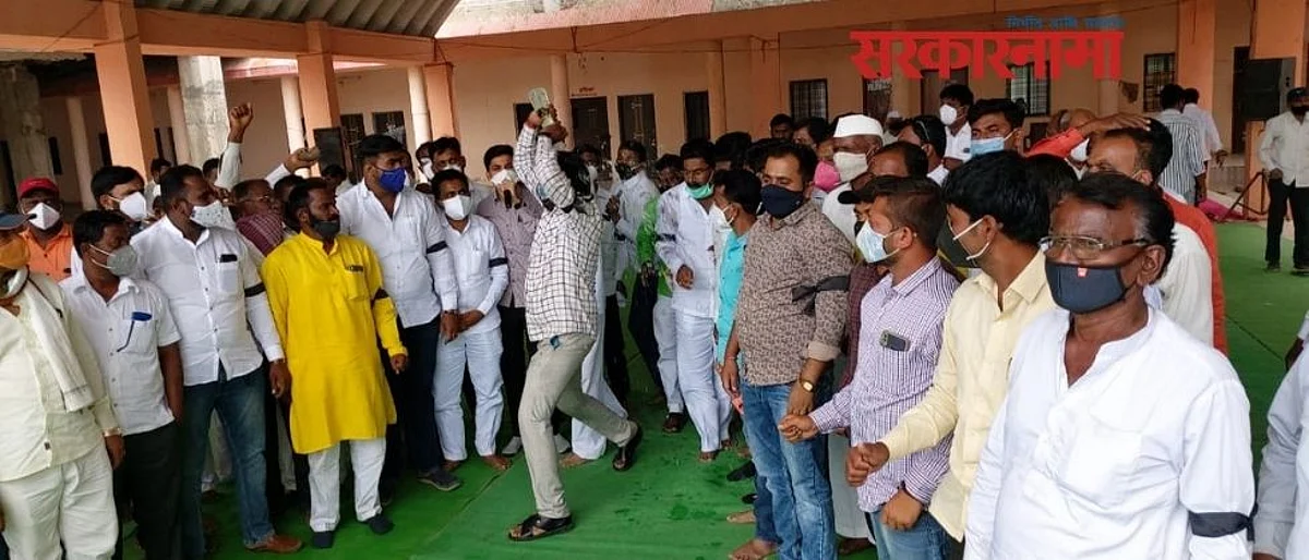 Ujani's water issue flares up : Attempt of self-immolation of a youth at a protest rally in Indapur