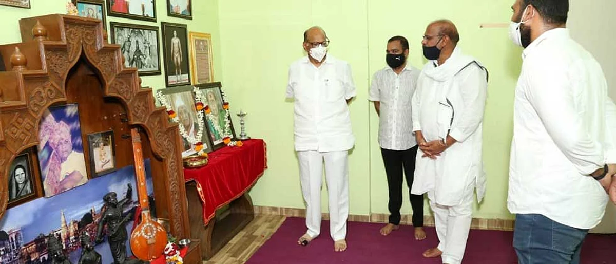 देवघरात आपला फोटो पाहून शरद पवार झाले भावुक