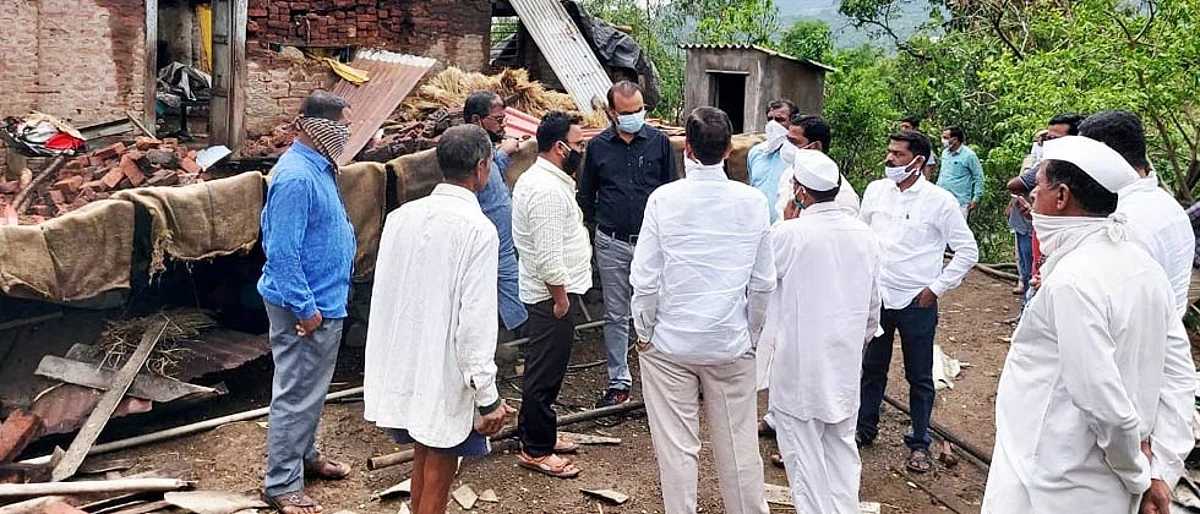 मुळशीत वादळामुळे 2200 घरांची पडझड