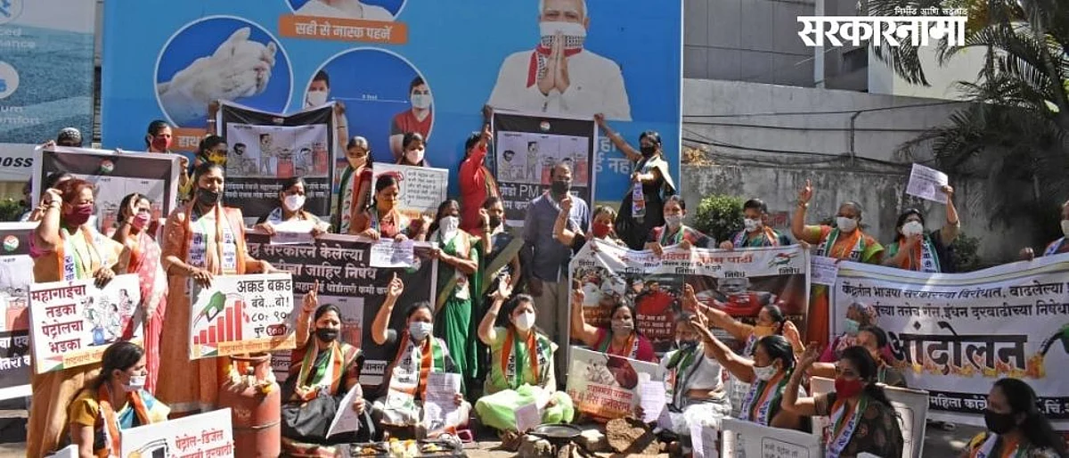 राष्ट्रवादीच्या महिला कार्यकर्त्यांनी पंपावर मांडली चूल