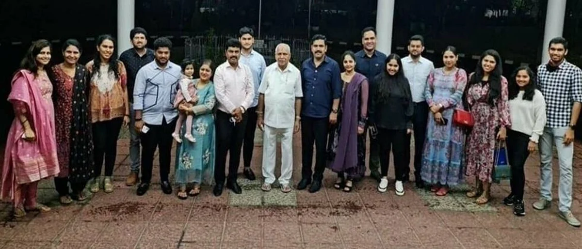 मुख्यमंत्रिपद सोडल्यानंतर महिनाभरातच येडियुरप्पा कुटुंबीयांसह देशाबाहेर!