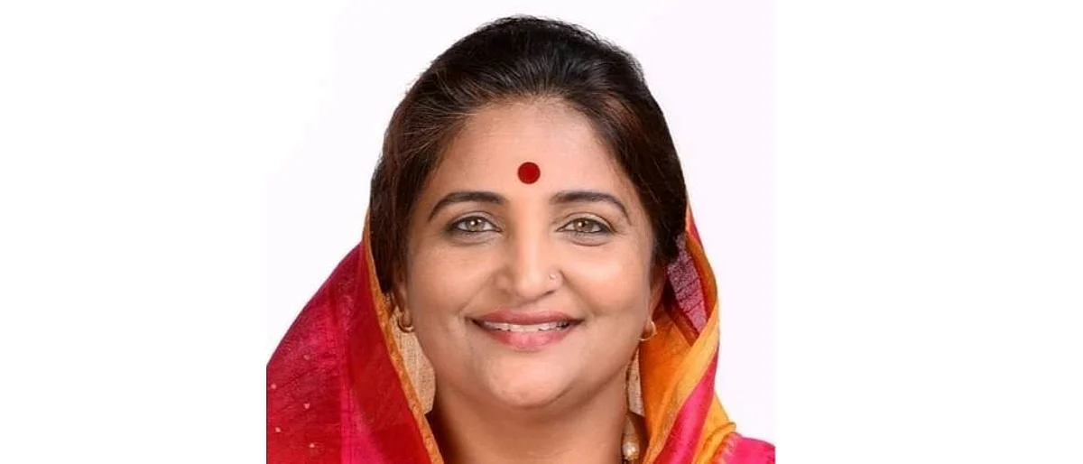 वीज वितरण कार्यालयात माजी आमदार स्नेहलता कोल्हे येऊन बसतात तेव्हा...