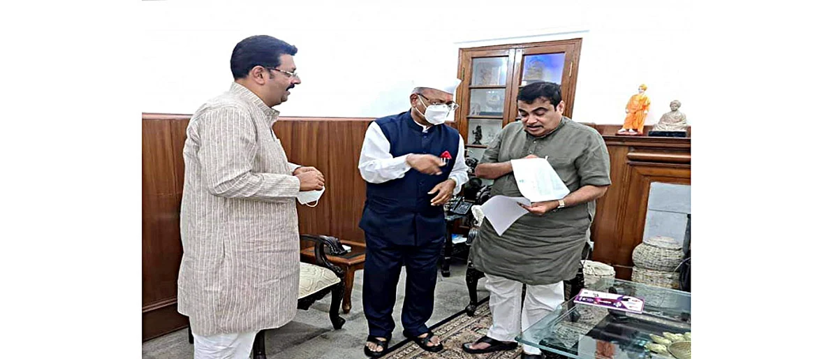 पुरग्रस्तांसाठी श्रीनिवास पाटलांची भिरकीट; रस्त्यांच्या दुरूस्तीसाठी गाठली दिल्ली...