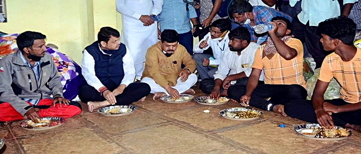 आम्ही तुमचे भाऊ आहोत; देवेंद्र फडणवीसांनी दिला आंबेघर बाधितांना धीर