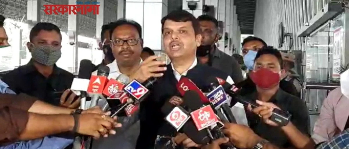 Devendra Fadanvis at press conference with bawankule
