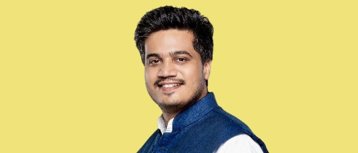 गजी नृत्याला आमदार रोहित पवारांच्या ढोल वादनाची साद