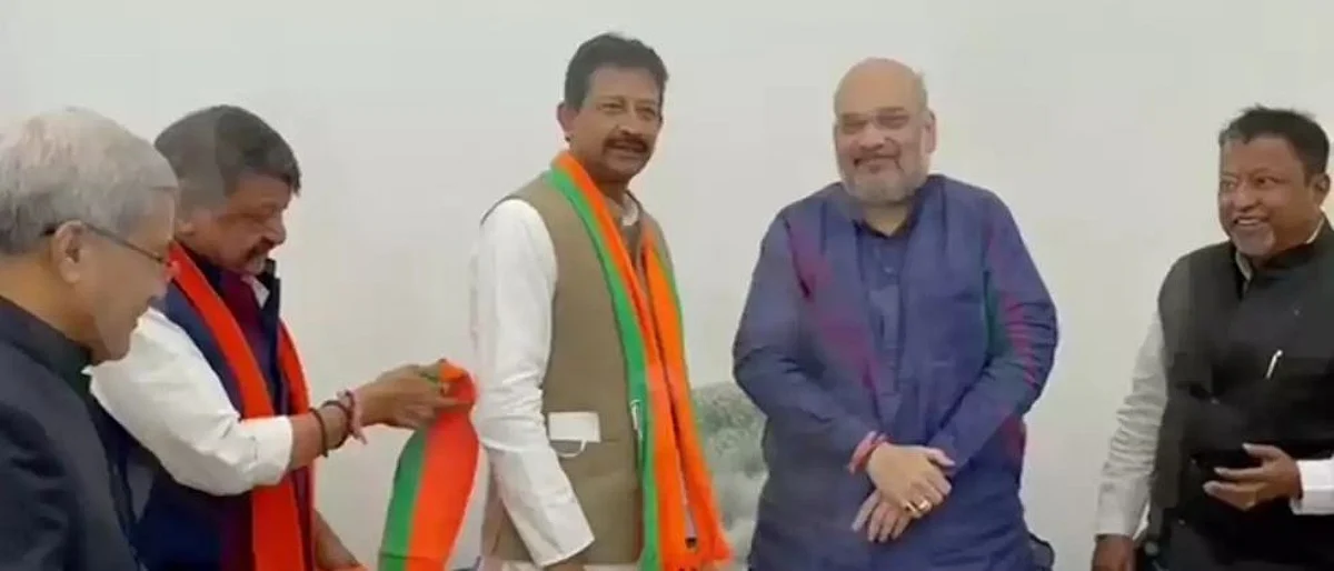 bjp leader rajib banerjee meet tmc state secretary kunal ghosh