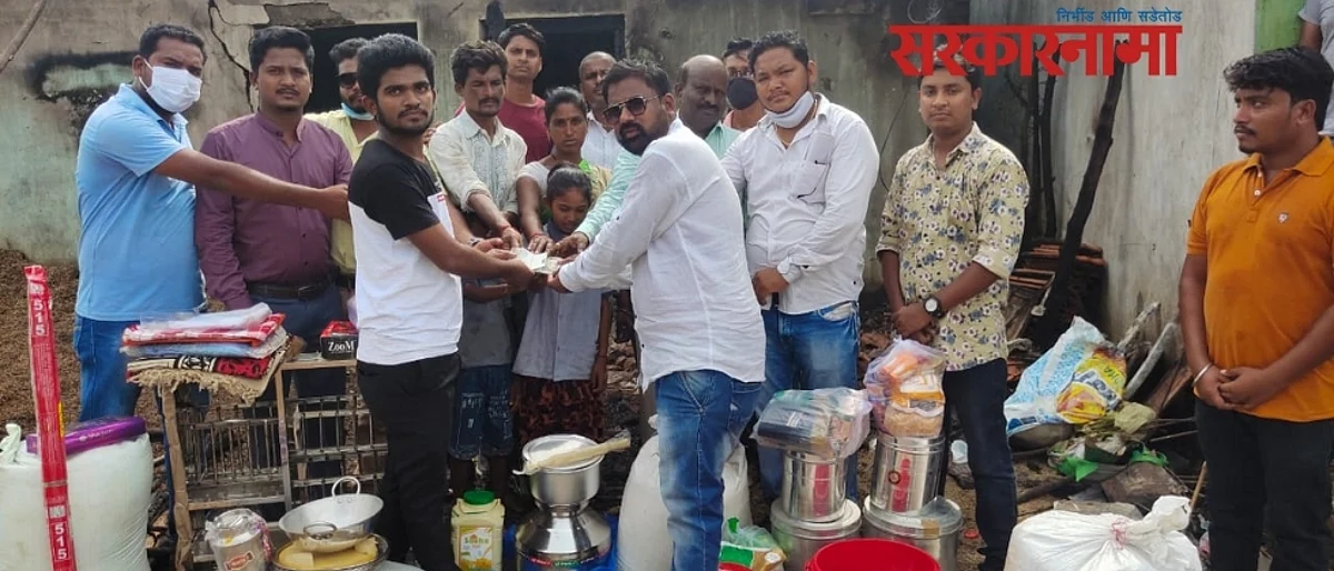 वीज पडून सर्व बेचिराख झालं, पण ‘त्यांनी’ सोशल मिडीयातून उभारली मोठी मदत...