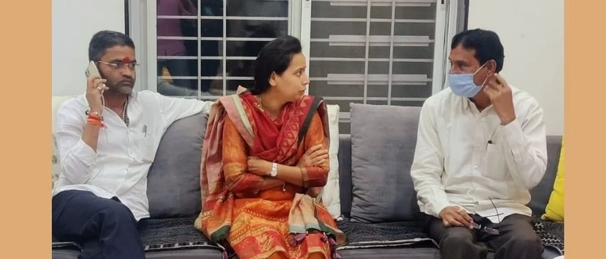 पोपटराव पवारांचे क्रिकेटप्रेम सांगत आदिती तटकरेंनी केले हिवरे बाजारचे कौतुक
