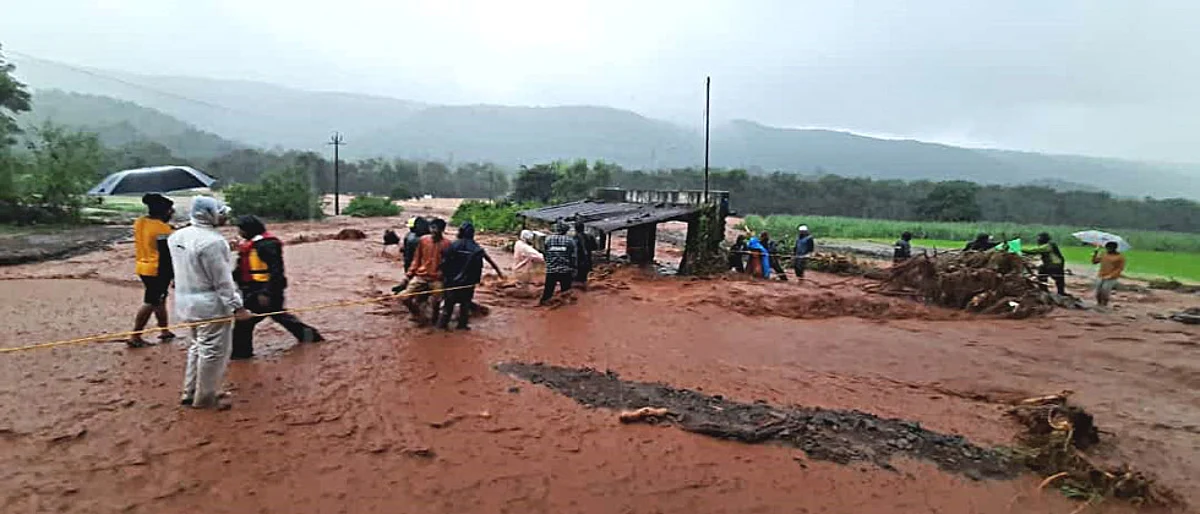 भूस्खलनात आंबेघर गावच वाहून गेले; चार कुटुंबातील १४ जण बेपत्ता