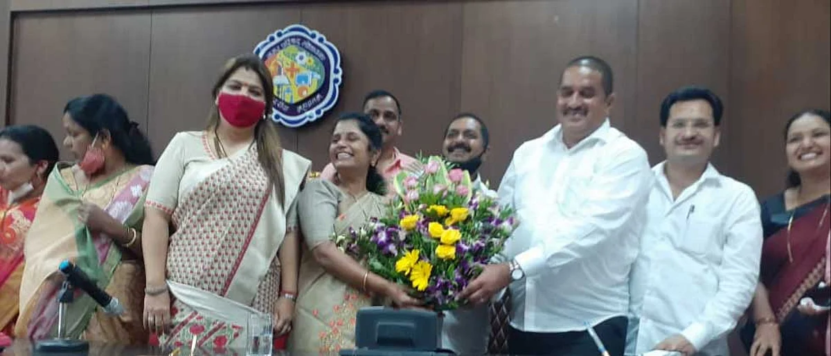 भाजपच्या पाठिंब्याने काँग्रेस विजयी; तर भाजप बंडखोराला शिवसेनेची साथ