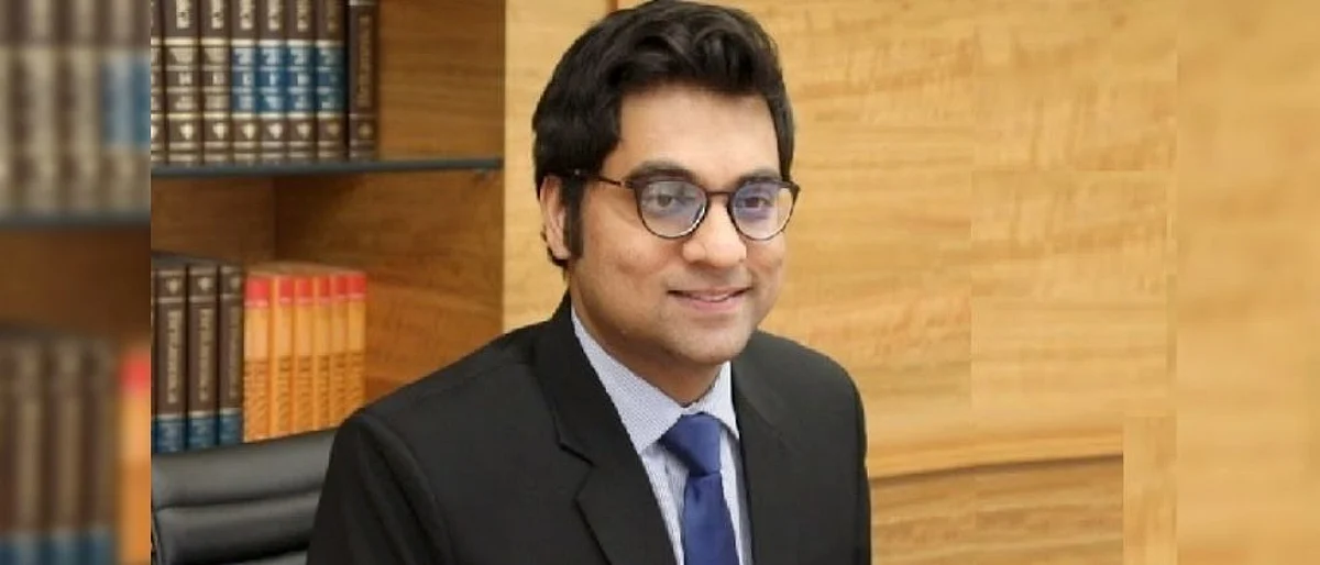 अखेर 'ते' आयएएस अधिकारी सक्तीच्या रजेवर; निवृत्त न्यायाधीशांमार्फत होणार चौकशी