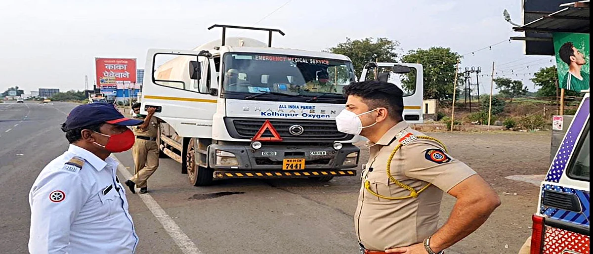 ऑक्सिजनच्या टॅंकरसाठी दोन जिल्हाधिकाऱ्यांत चार तास वाद....