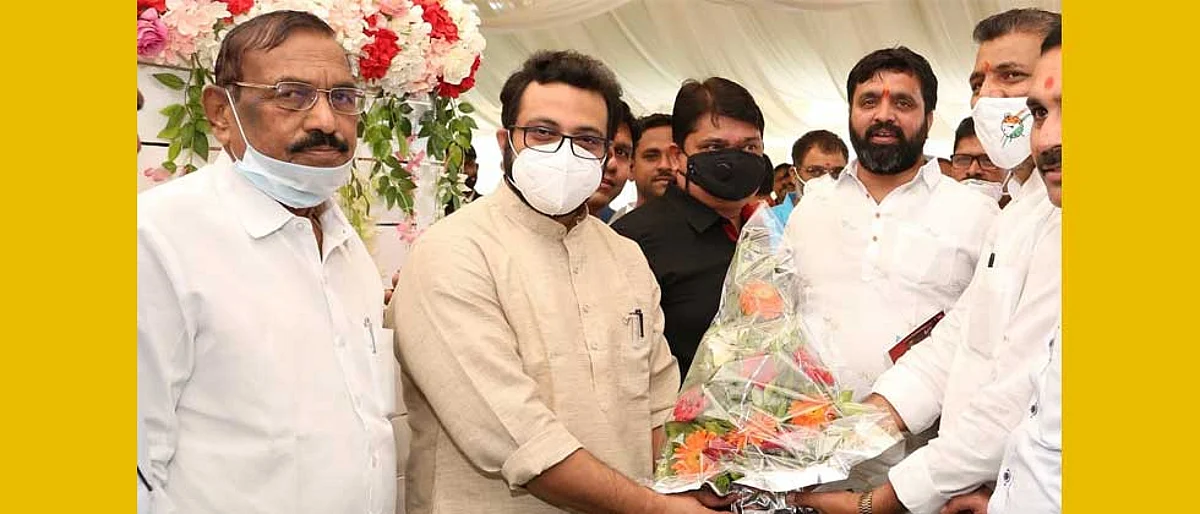 बारणेंनी दिल्या लक्ष्मण जगतापांना शुभेच्छा; डॉ. कोल्हे - लांडगे आले हातात हात घालून