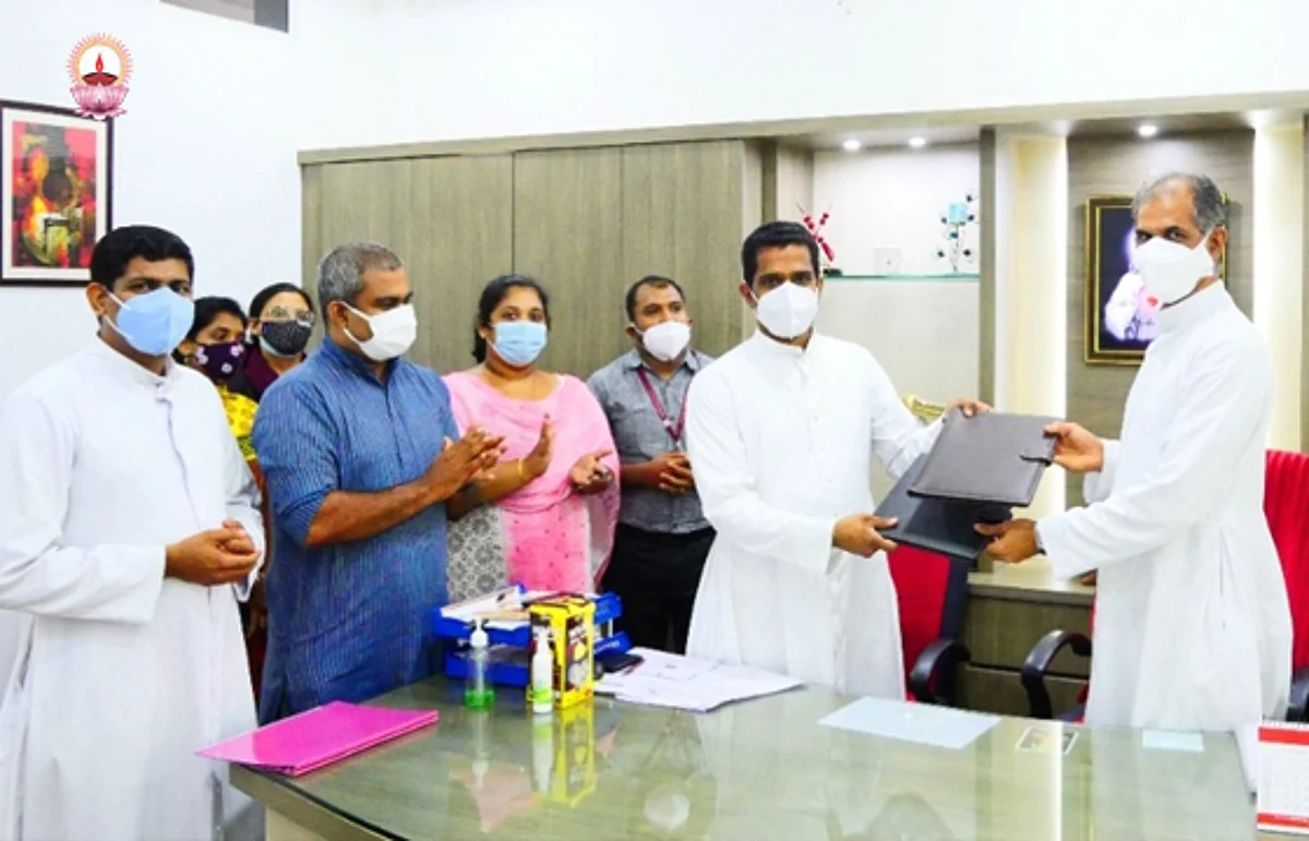 സാമൂഹ്യ പ്രവര്ത്തനവഴികളില് കൈകോര്ത്ത് ഭാരത മാതാ കോളേജും സഹൃദയയും